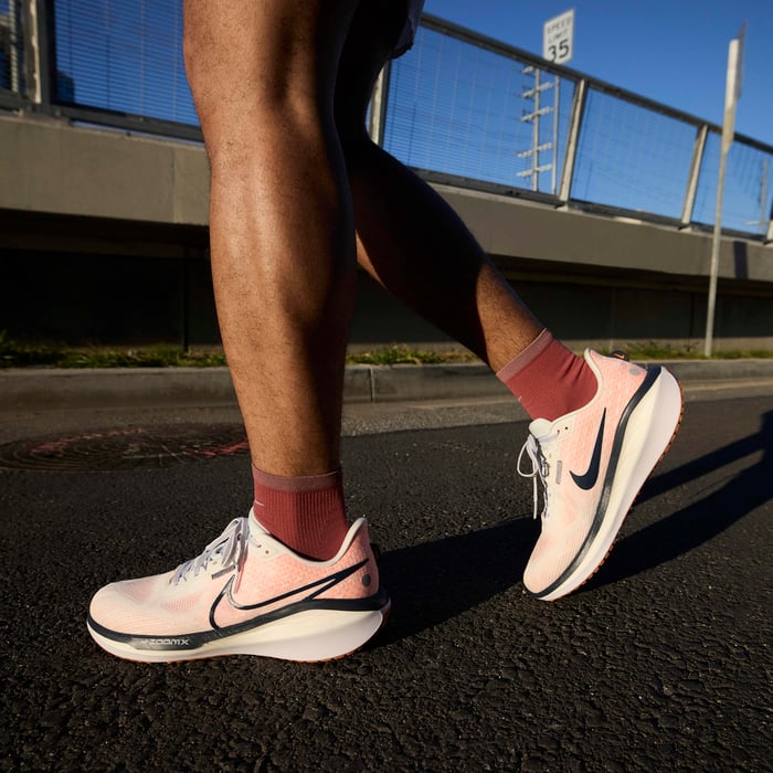 NIKE FB1309 102
