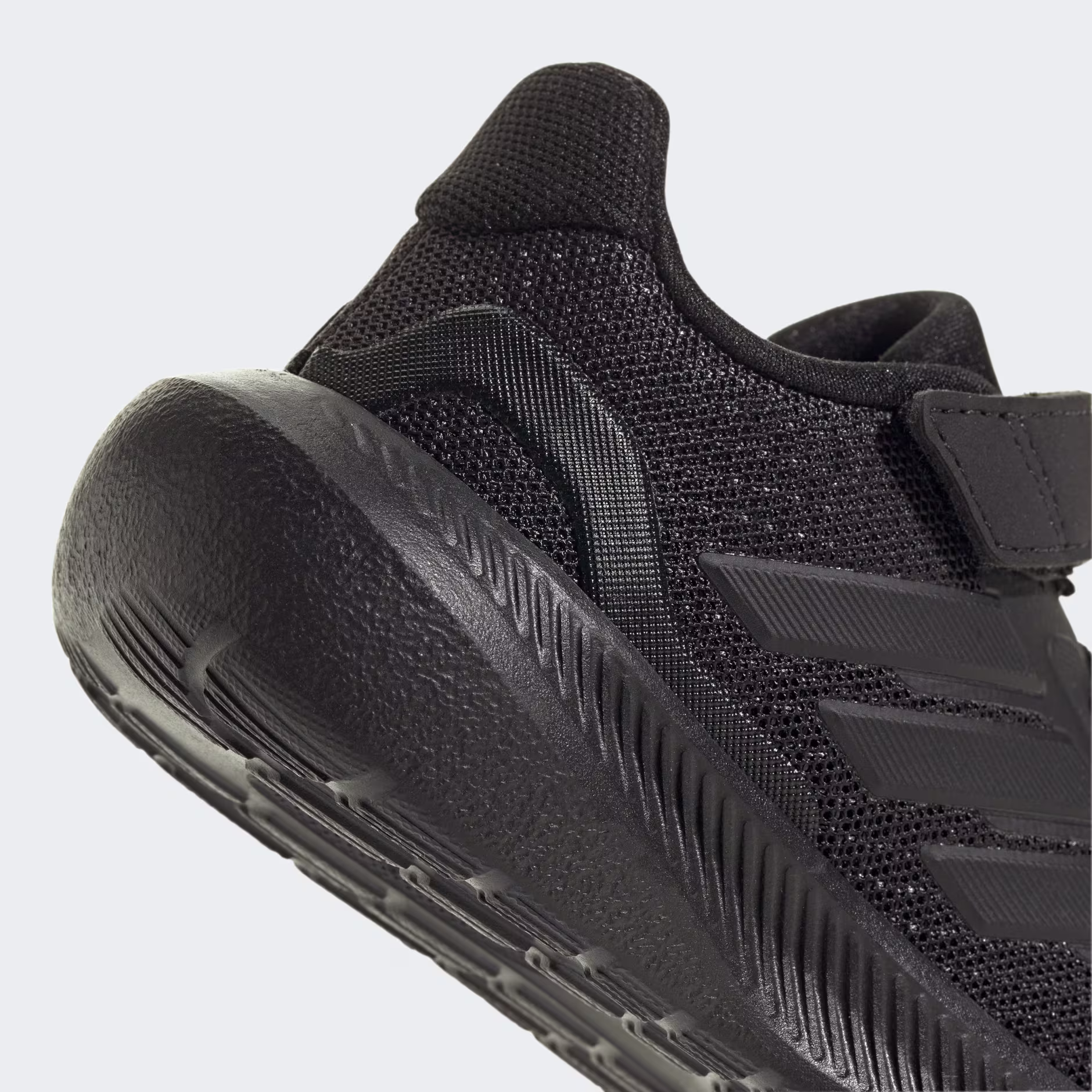 ADIDAS IE8596